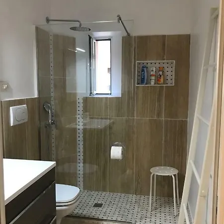 Tiberhaus アパート *